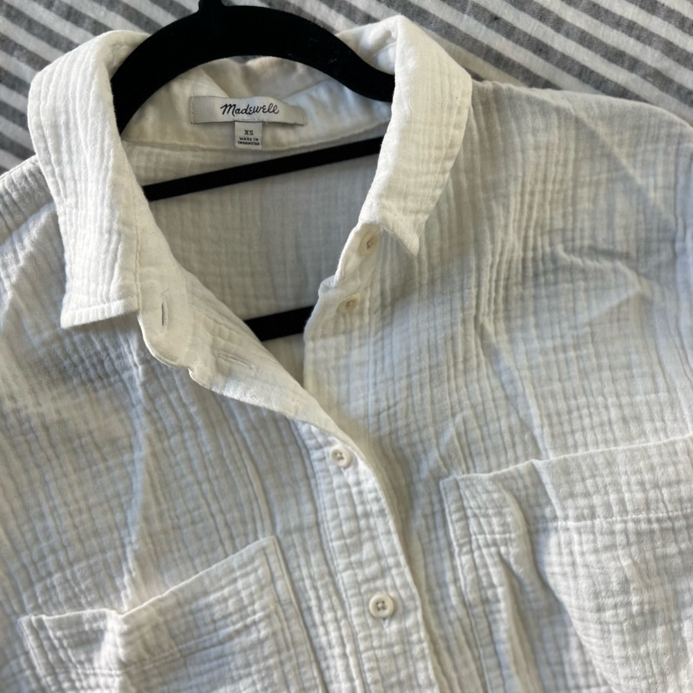 Barely worn! Madewell Size XS cotton button up shirt